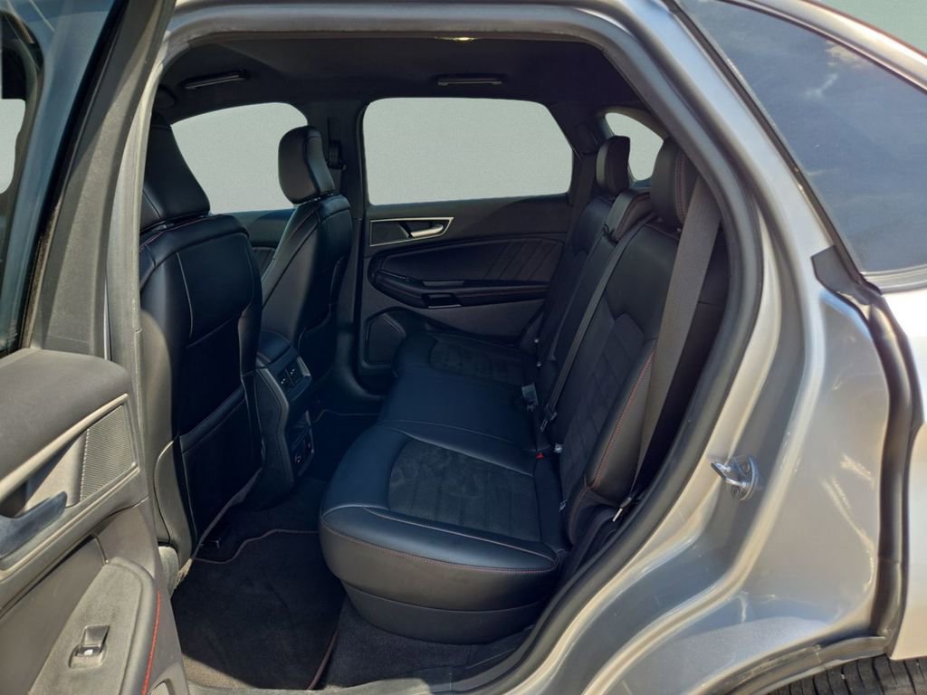 Used 2021 Ford Edge ST-Line image 16