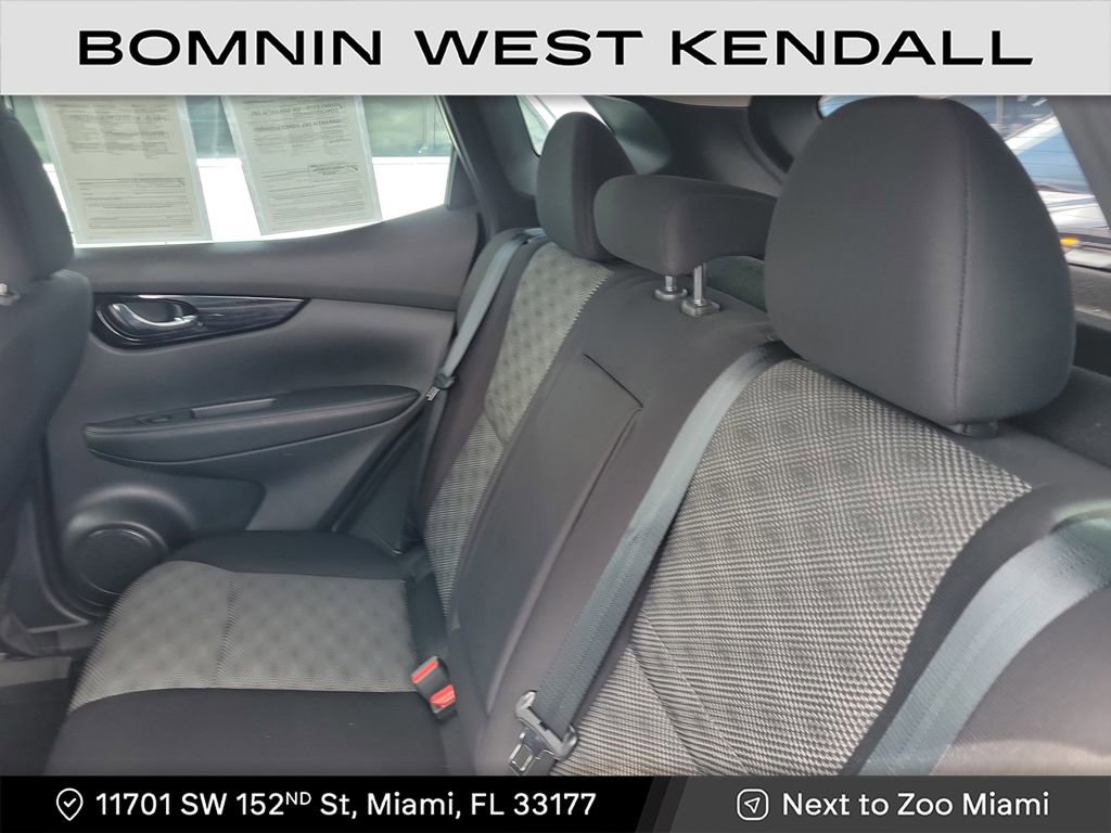 Used 2022 Nissan Rogue Sport SV image 11