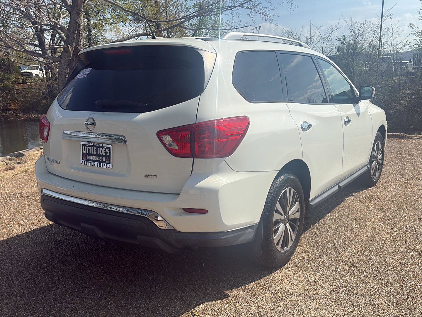 Used 2017 Nissan Pathfinder S image 4