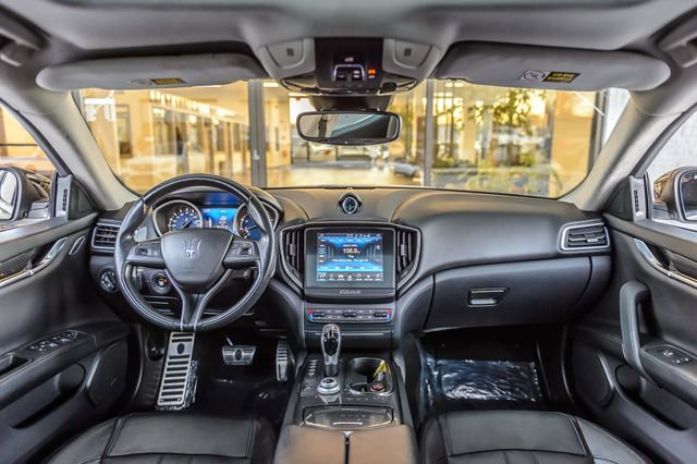 Used 2018 Maserati Ghibli GranSport image 3