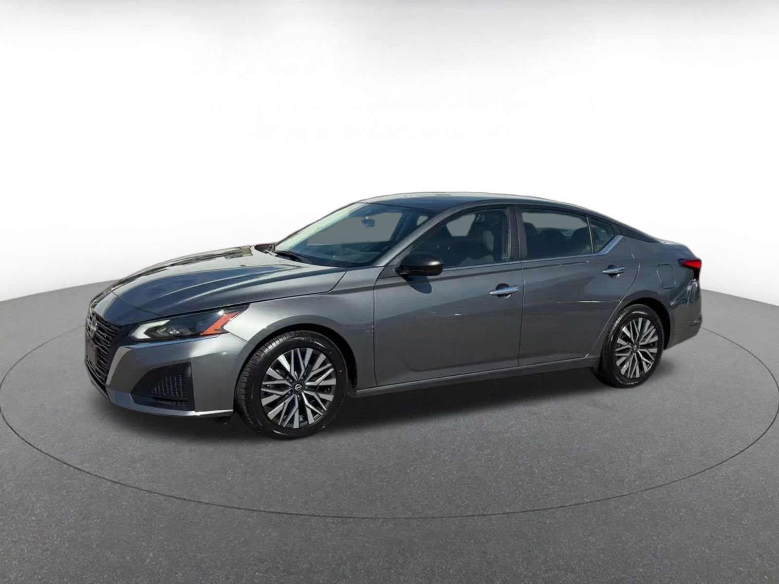 Used 2024 Nissan Altima 2.5 SV FWD image 8