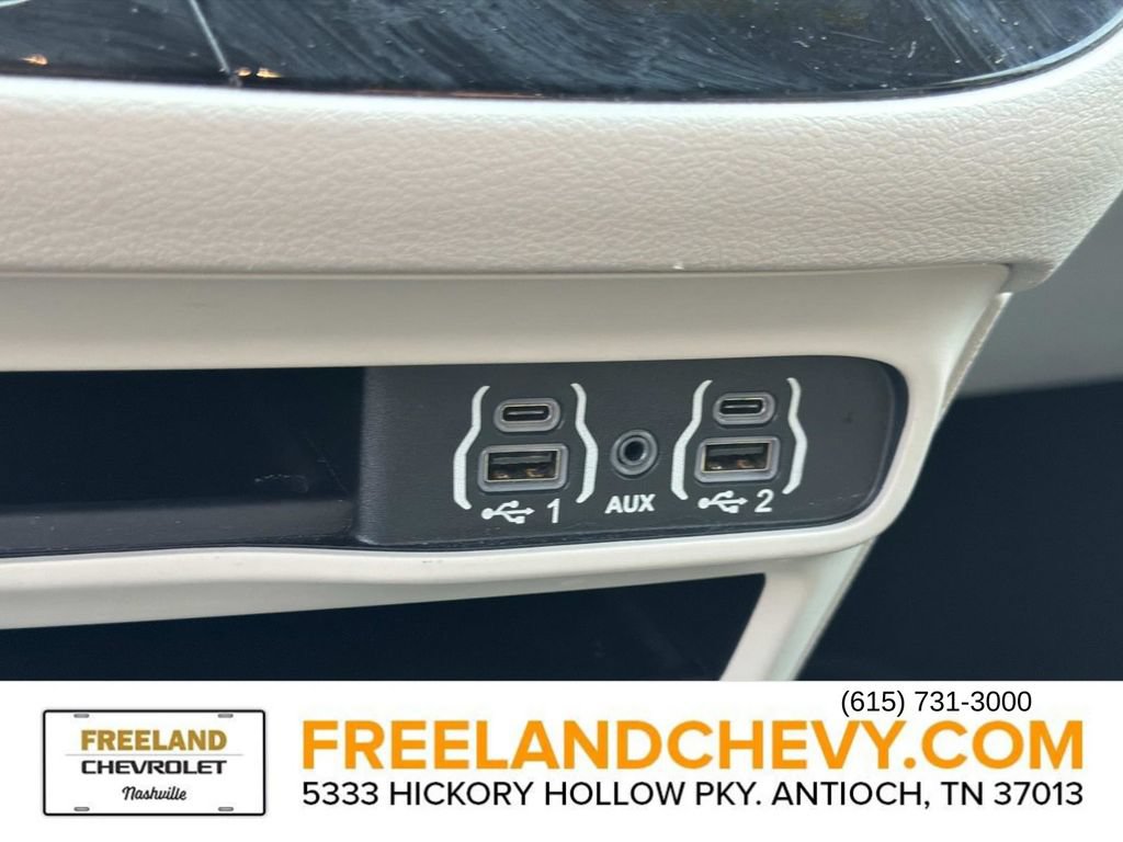 Used 2023 Chrysler Pacifica Touring-L FWD image 31