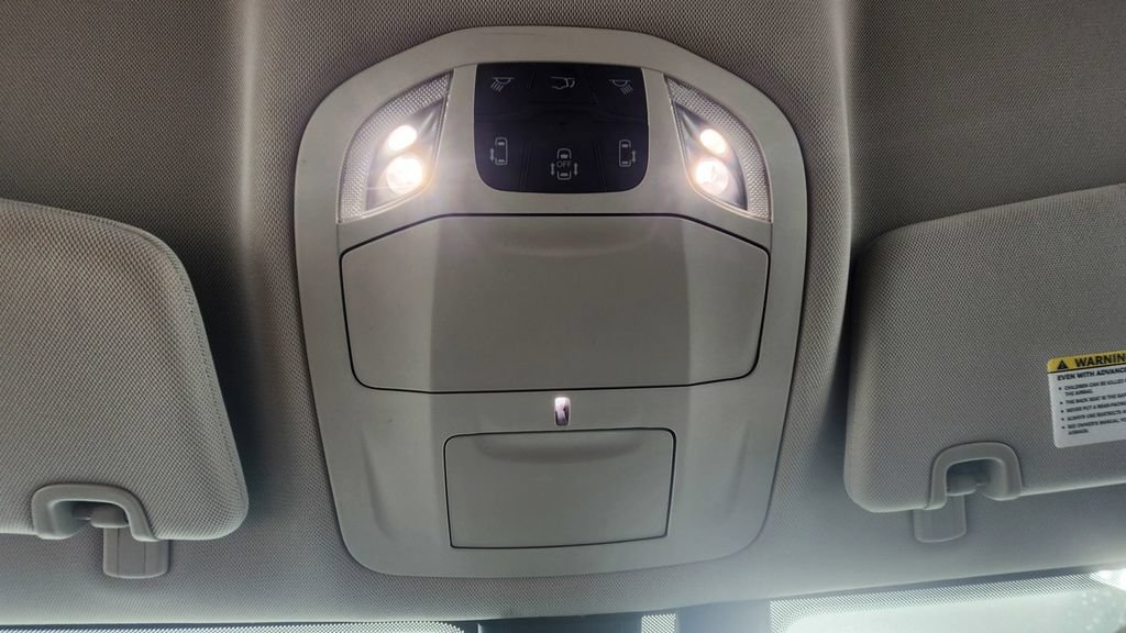 Used 2017 Chrysler Pacifica Touring-L Plus FWD image 35