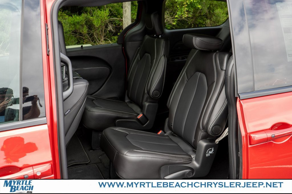 New 2026 Chrysler Pacifica Select image 14