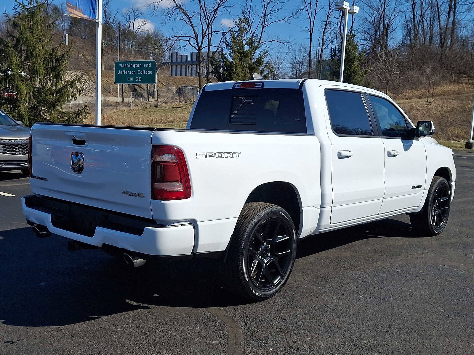 Used 2023 RAM 1500 Laramie AWD/4WD image 6