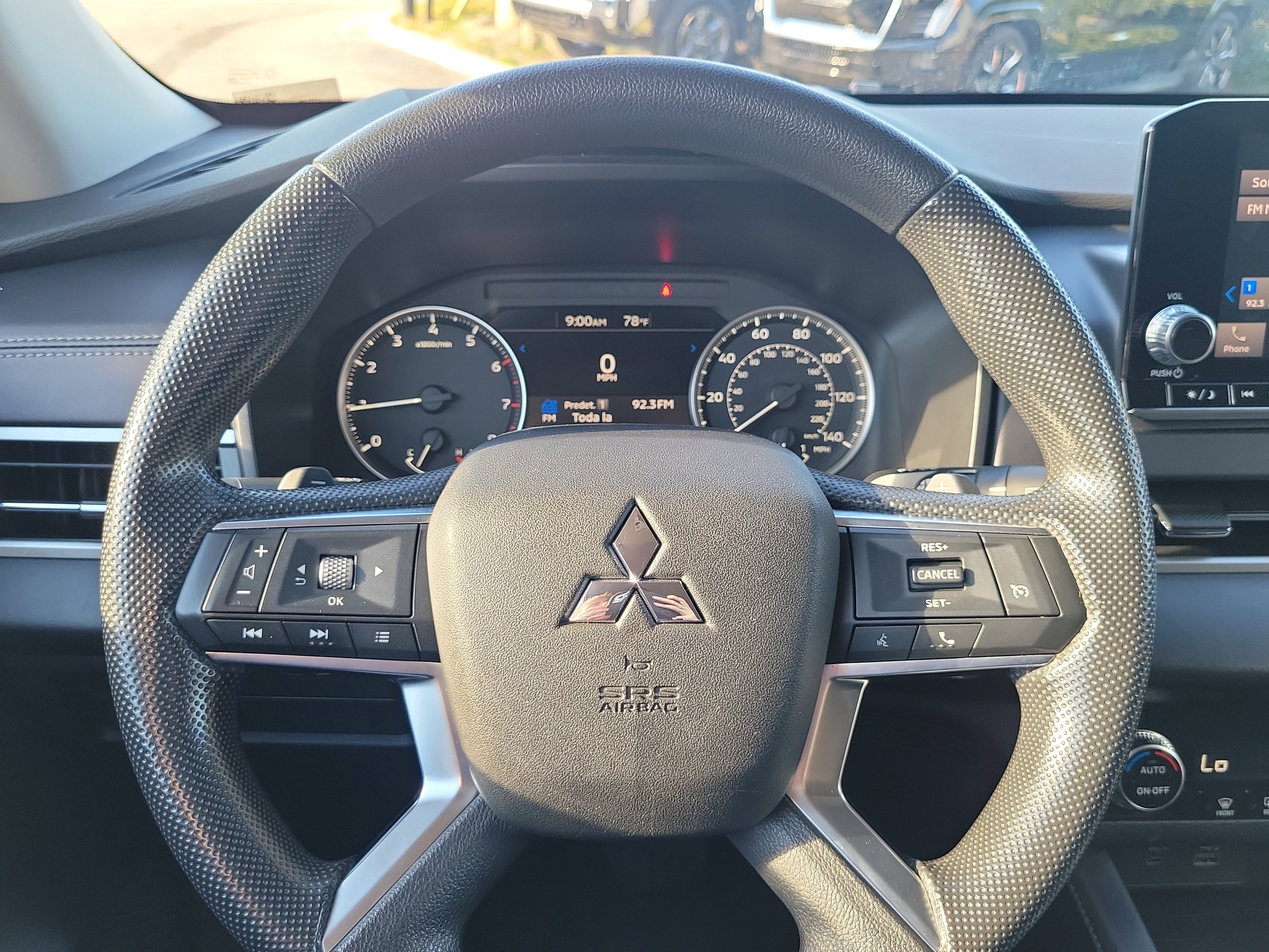 Used 2024 Mitsubishi Outlander ES image 19