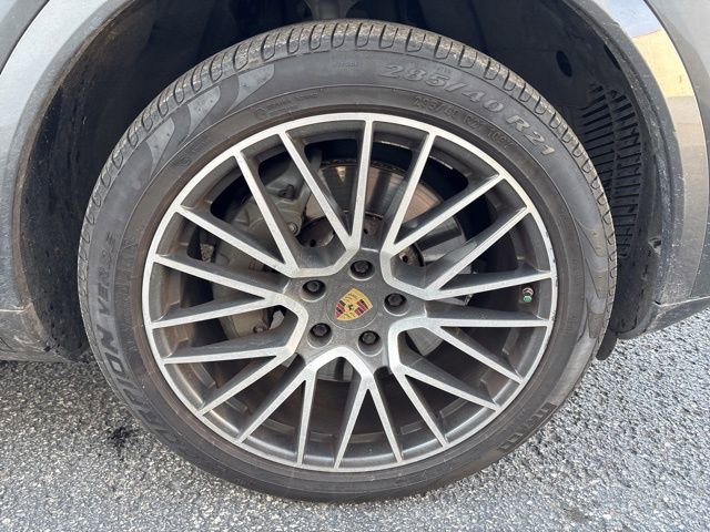 Used 2020 Porsche Cayenne S image 9