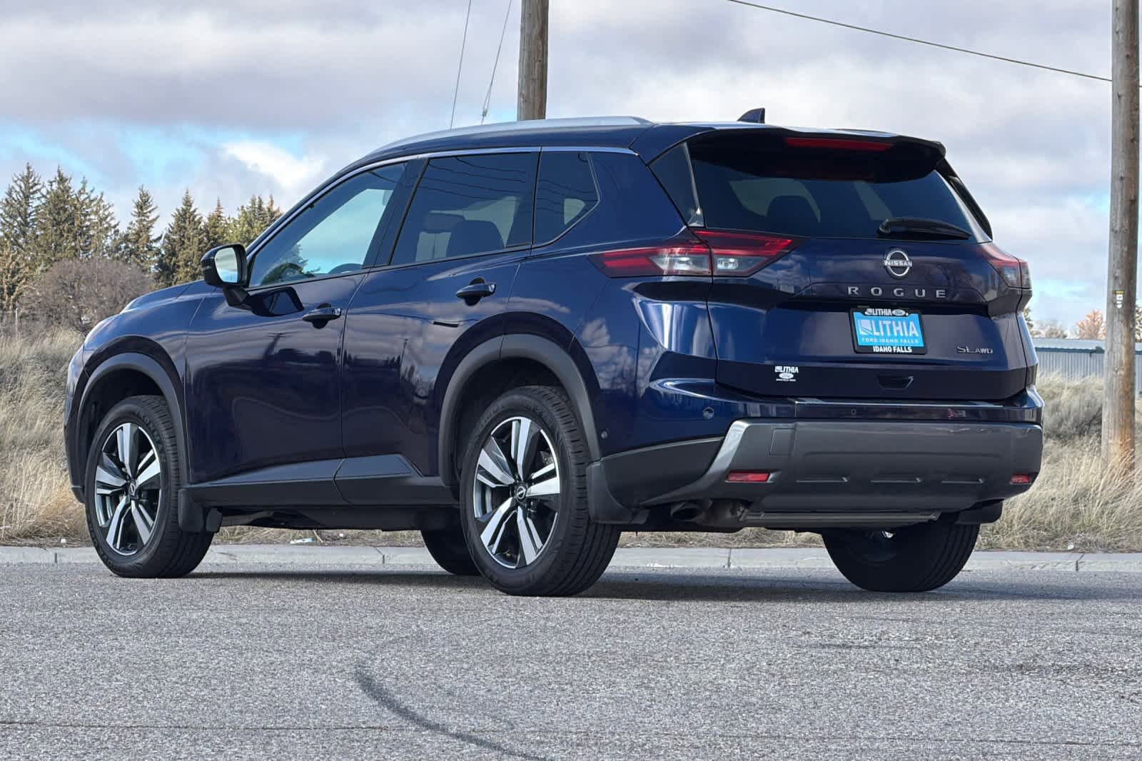 Used 2024 Nissan Rogue SL w/ SL Premium Package AWD/4WD image 6