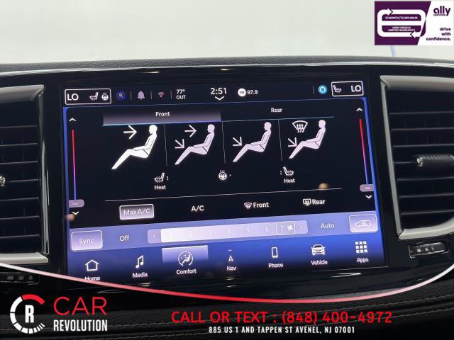 Used 2021 Chrysler Pacifica Touring-L FWD image 37