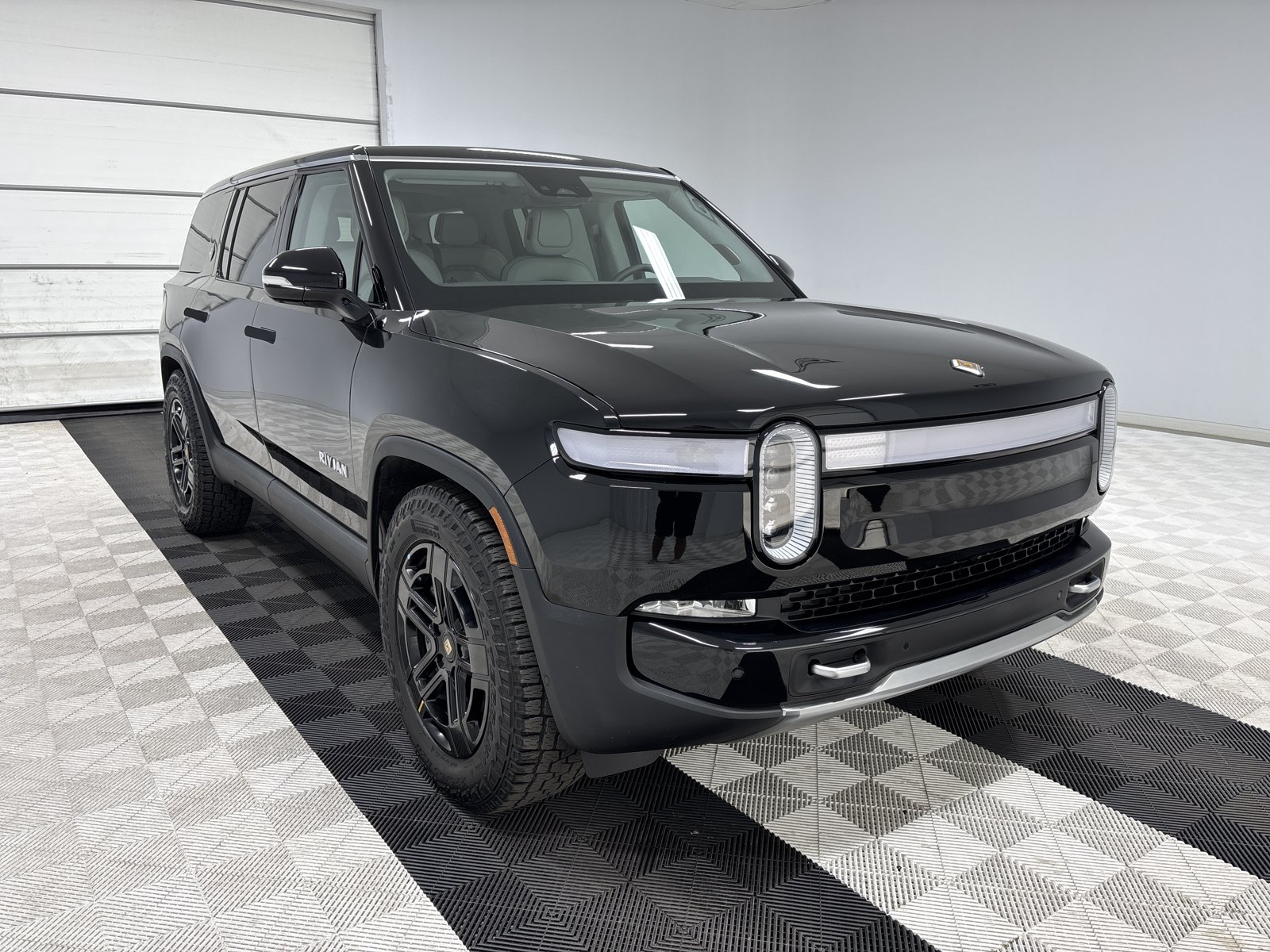 Used 2024 Rivian R1S Adventure AWD/4WD image 7