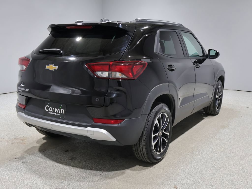 Used 2025 Chevrolet TrailBlazer LT AWD/4WD image 2