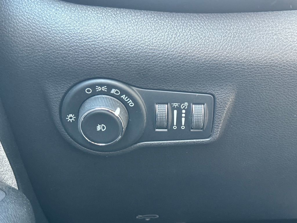 Used 2023 Jeep Compass Latitude image 18