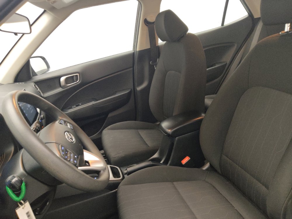 Used 2024 Hyundai Venue SE image 17