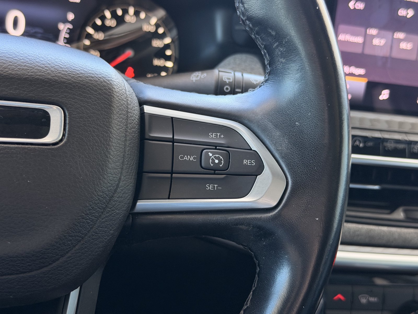 Used 2022 Jeep Compass Latitude w/ Sun and Sound Group AWD/4WD image 20