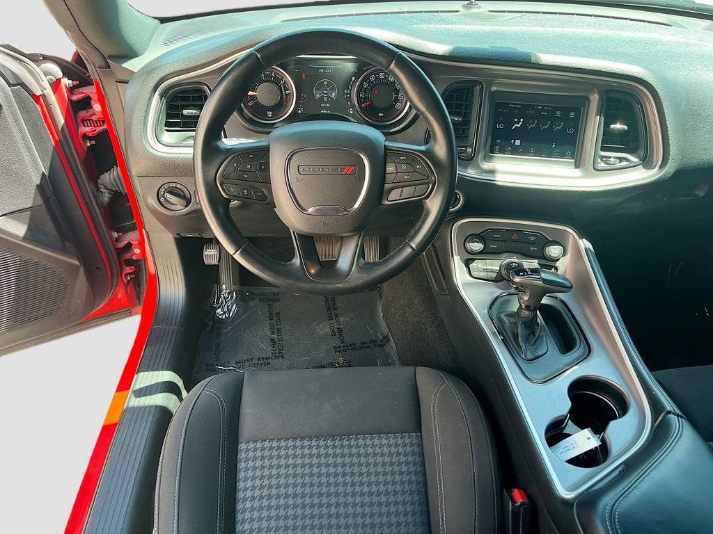 Used 2022 Dodge Challenger SXT RWD image 21
