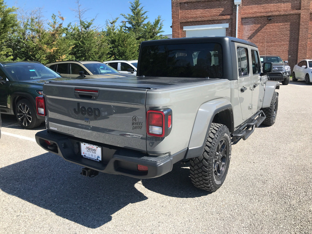 Used 2022 Jeep Gladiator Willys AWD/4WD image 7