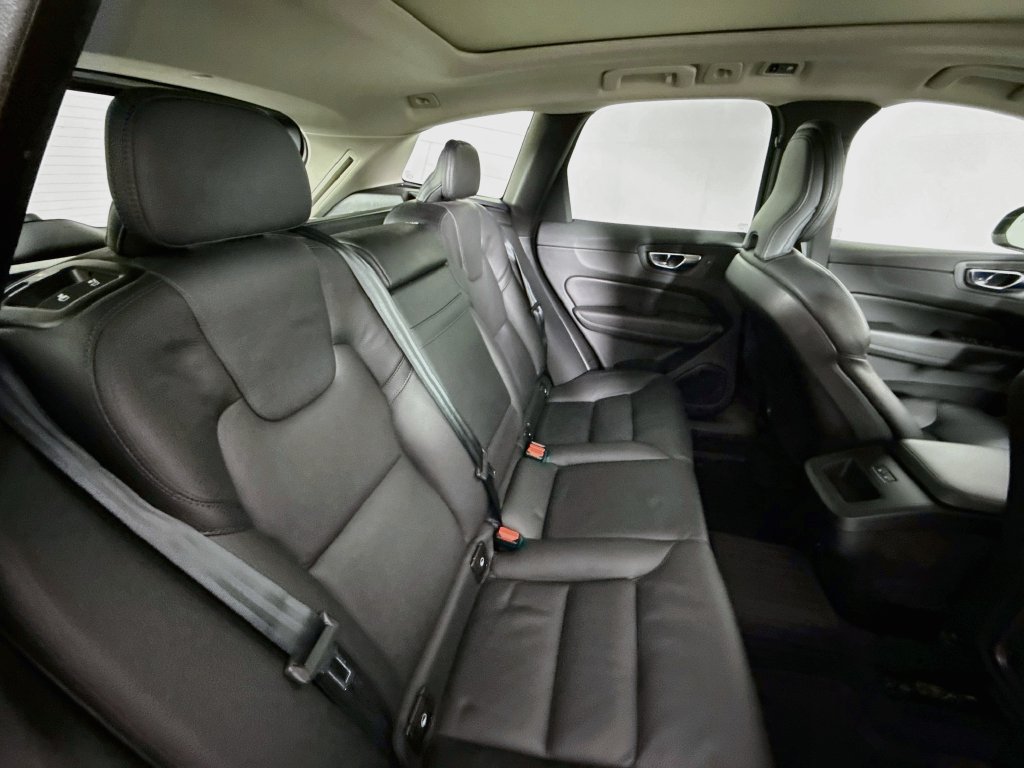 Used 2021 Volvo XC60 T5 Momentum w/ Climate Package AWD/4WD image 26
