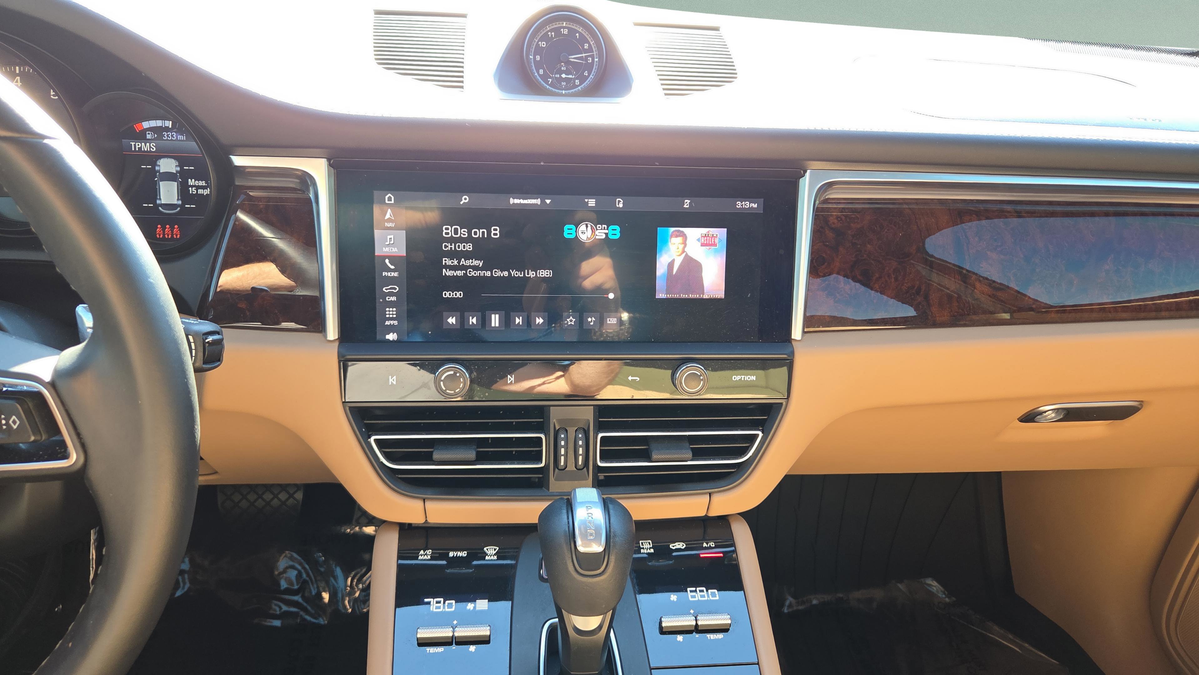 Used 2022 Porsche Macan image 16