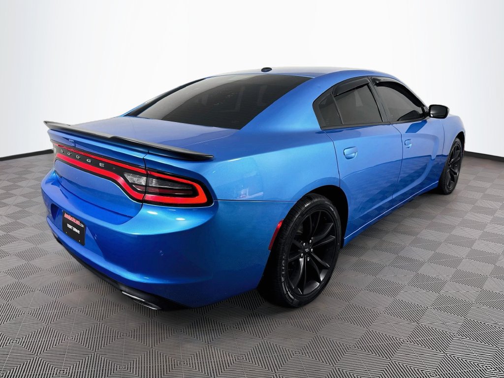 Used 2018 Dodge Charger SXT w/ Blacktop Package RWD image 5