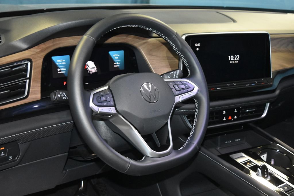 Certified 2025 Volkswagen Atlas SE image 2