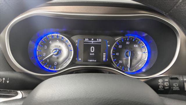 Used 2020 Chrysler Voyager LX image 27