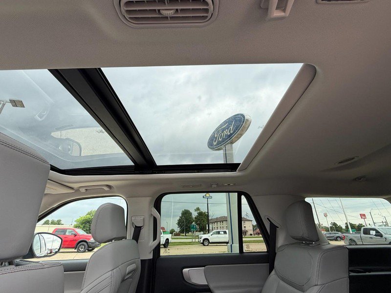 Used 2025 Ford Expedition Active AWD/4WD image 24
