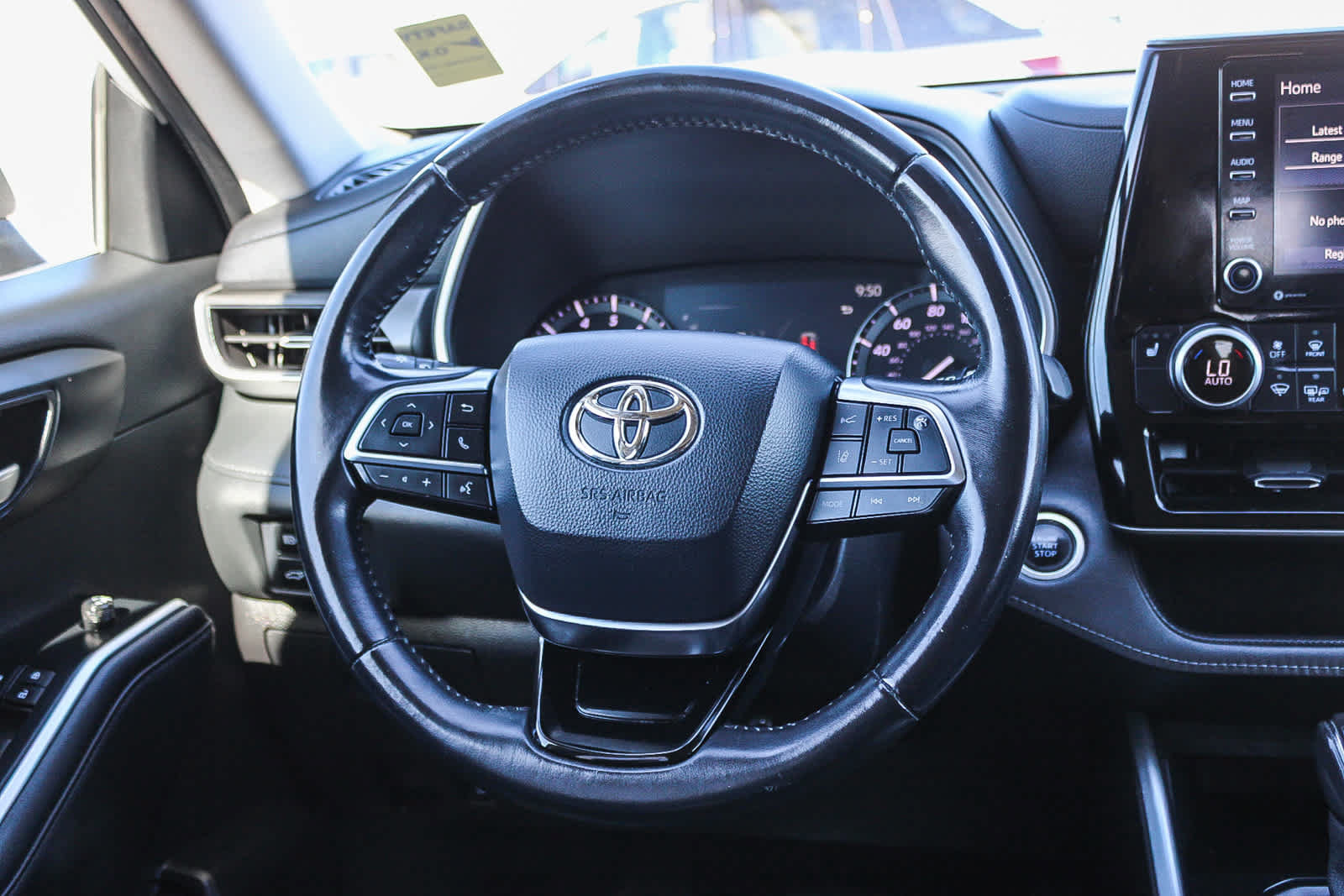 Used 2021 Toyota Highlander XLE AWD/4WD image 15