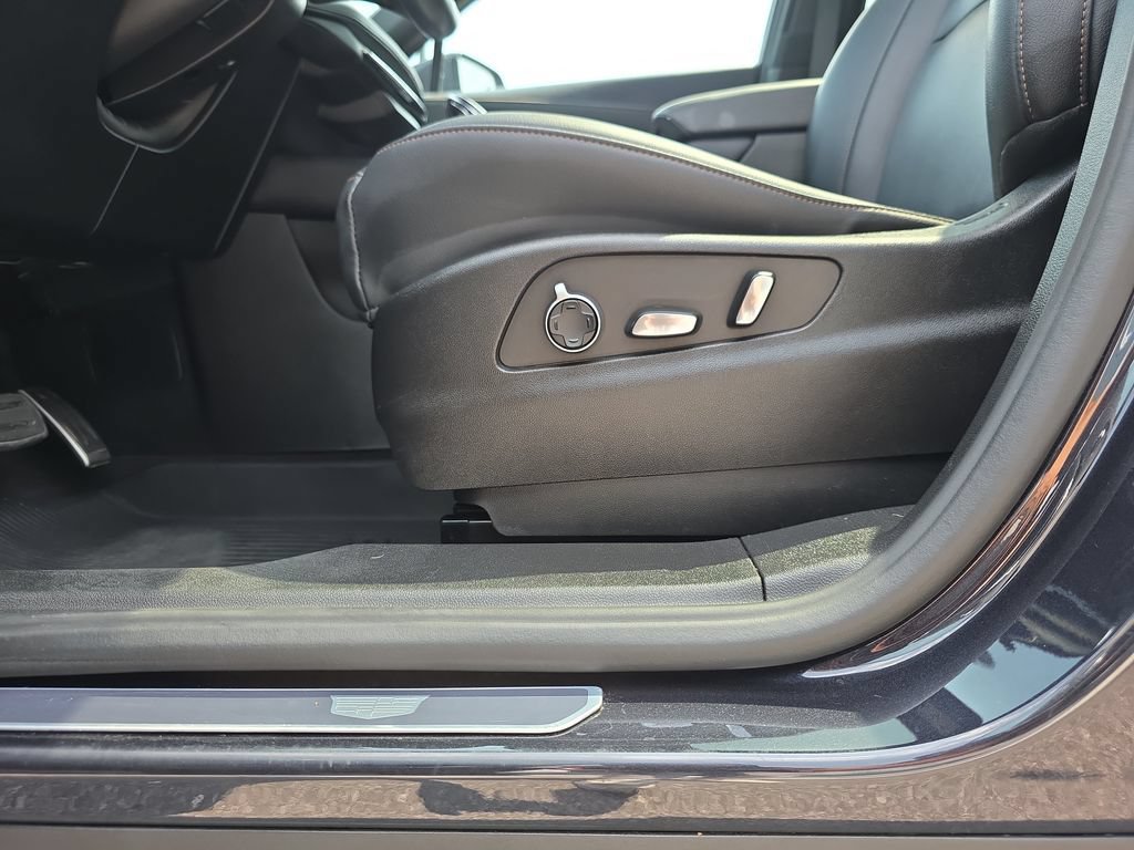 Used 2023 Cadillac XT4 Sport w/ Cold Weather Package AWD/4WD image 12