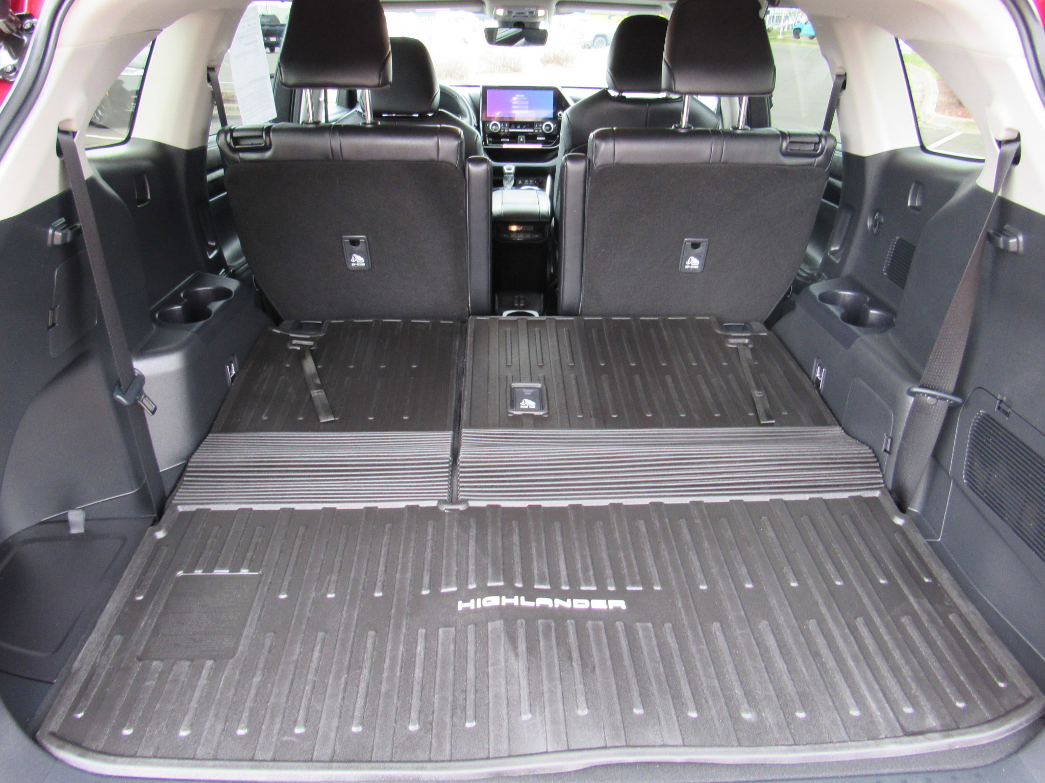 Used 2025 Toyota Highlander XLE image 27