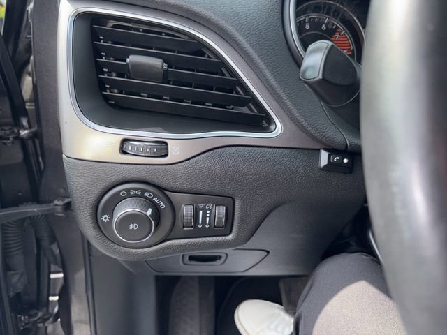 Used 2021 Jeep Cherokee Latitude Lux w/ Trailer Tow Group image 19