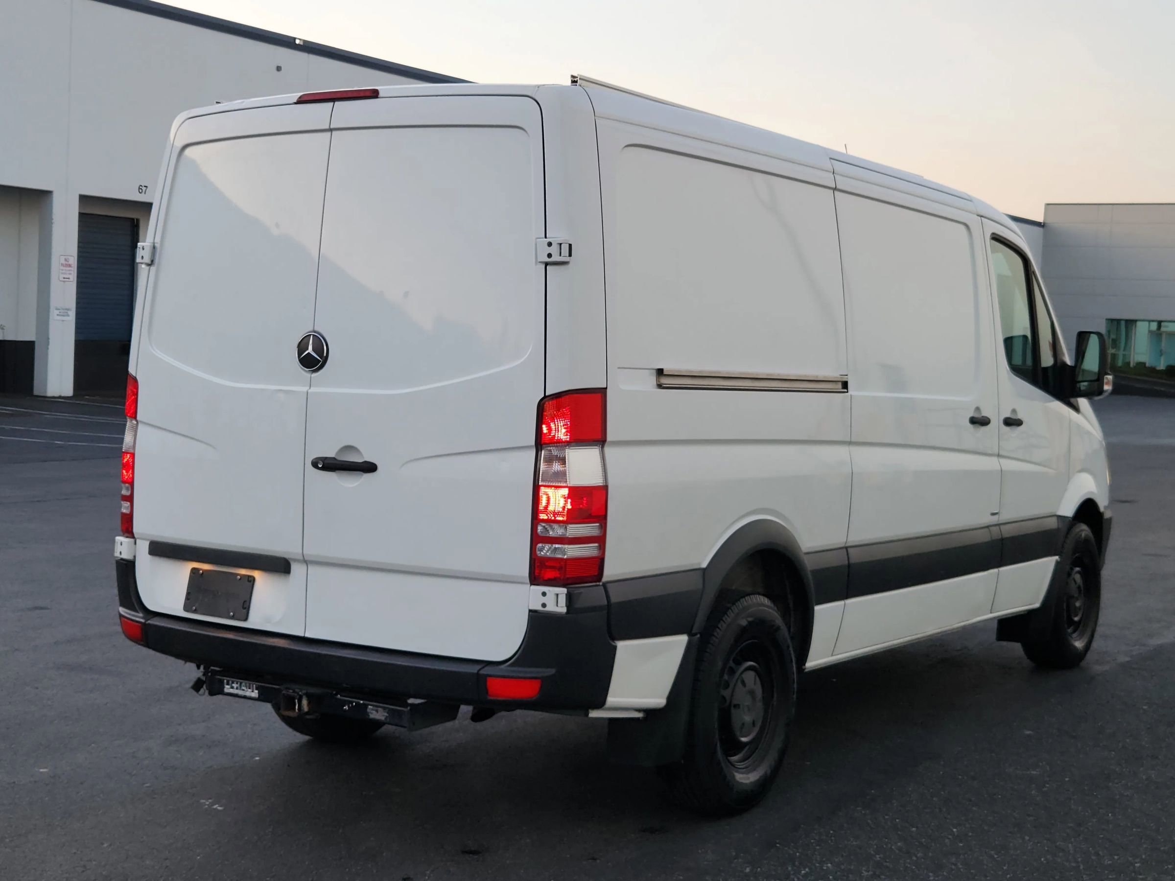Used 2016 Mercedes-Benz Sprinter 2500 image 4