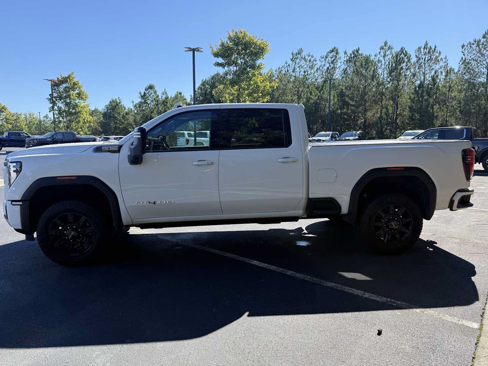 Used 2024 GMC Sierra 2500 AT4 w/ AT4 Preferred Package AWD/4WD image 7
