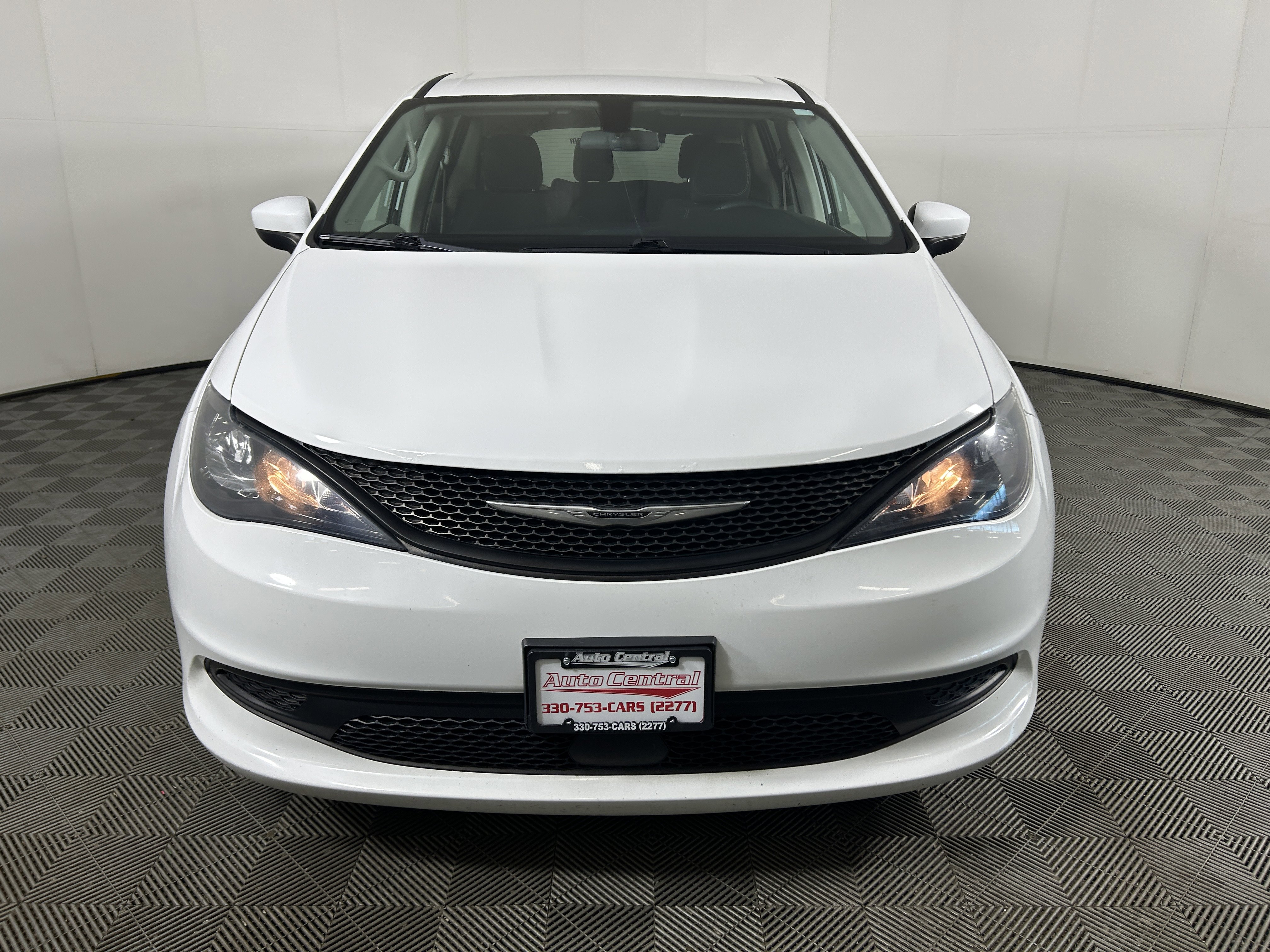Used 2021 Chrysler Voyager L FWD image 6