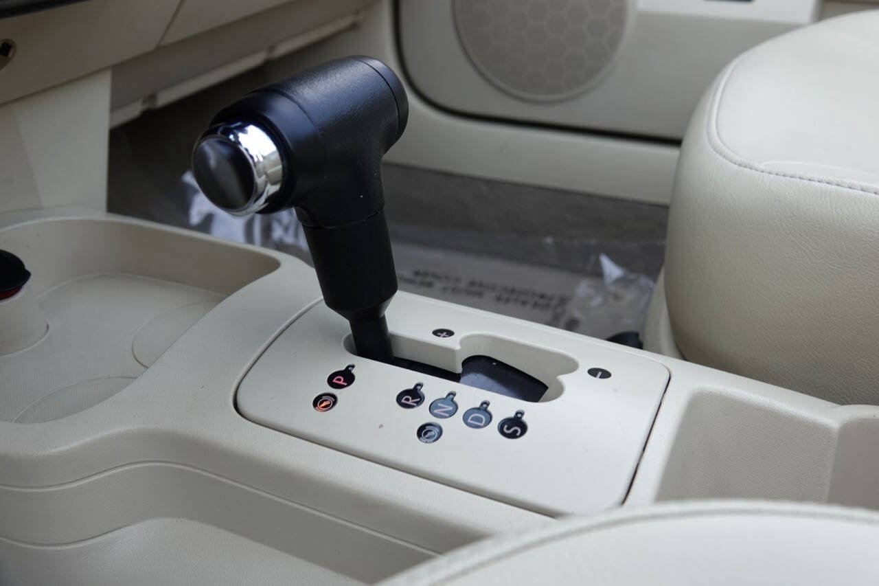 Used 2008 Volkswagen Beetle SE FWD image 79