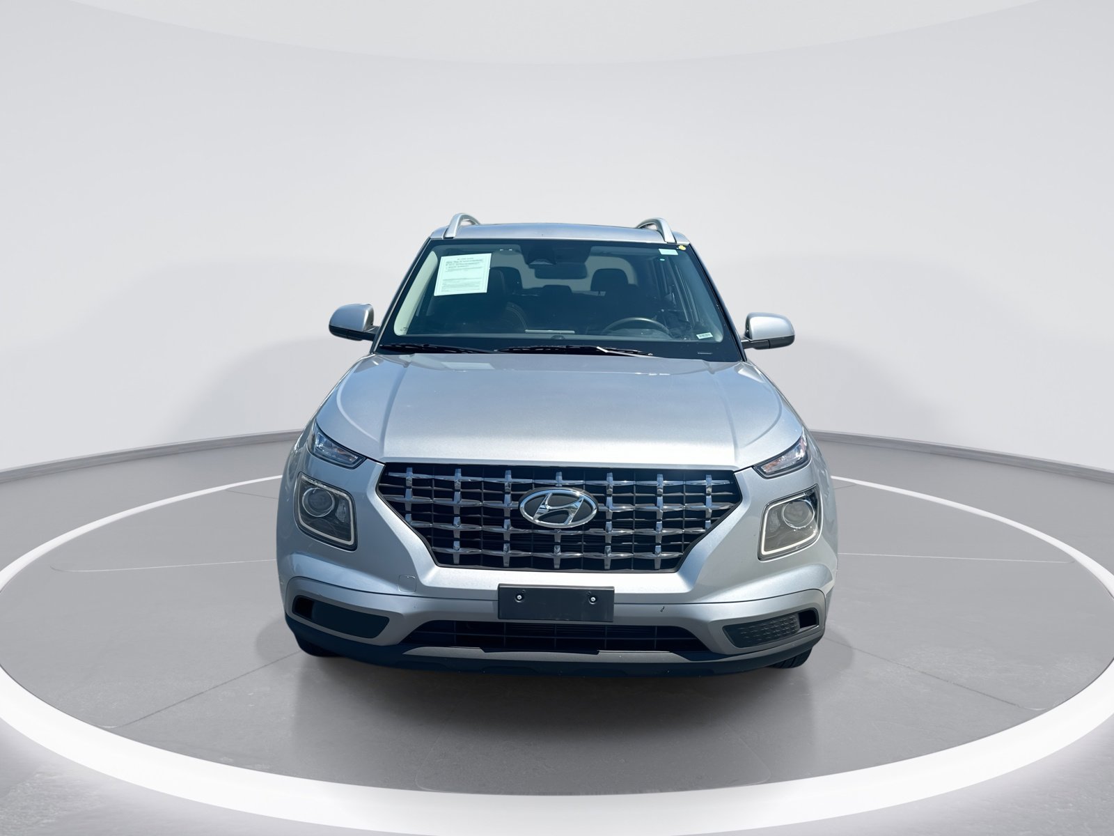 Used 2025 Hyundai Venue SEL FWD image 3