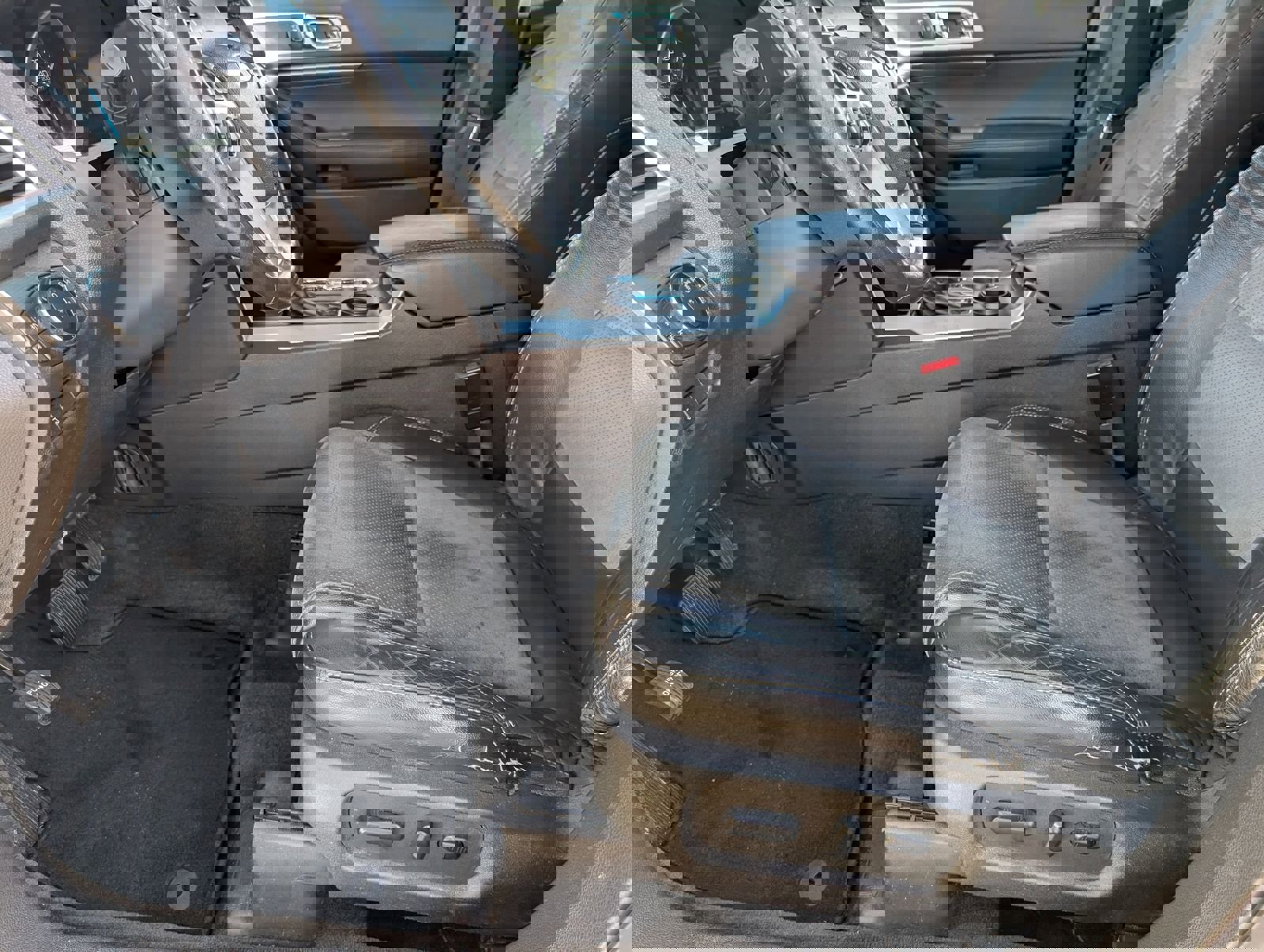 Used 2015 Ford Explorer XLT w/ Equipment Group 202A image 15