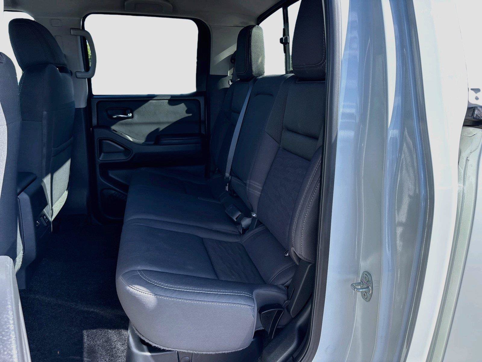 Used 2024 Nissan Frontier SV RWD image 23