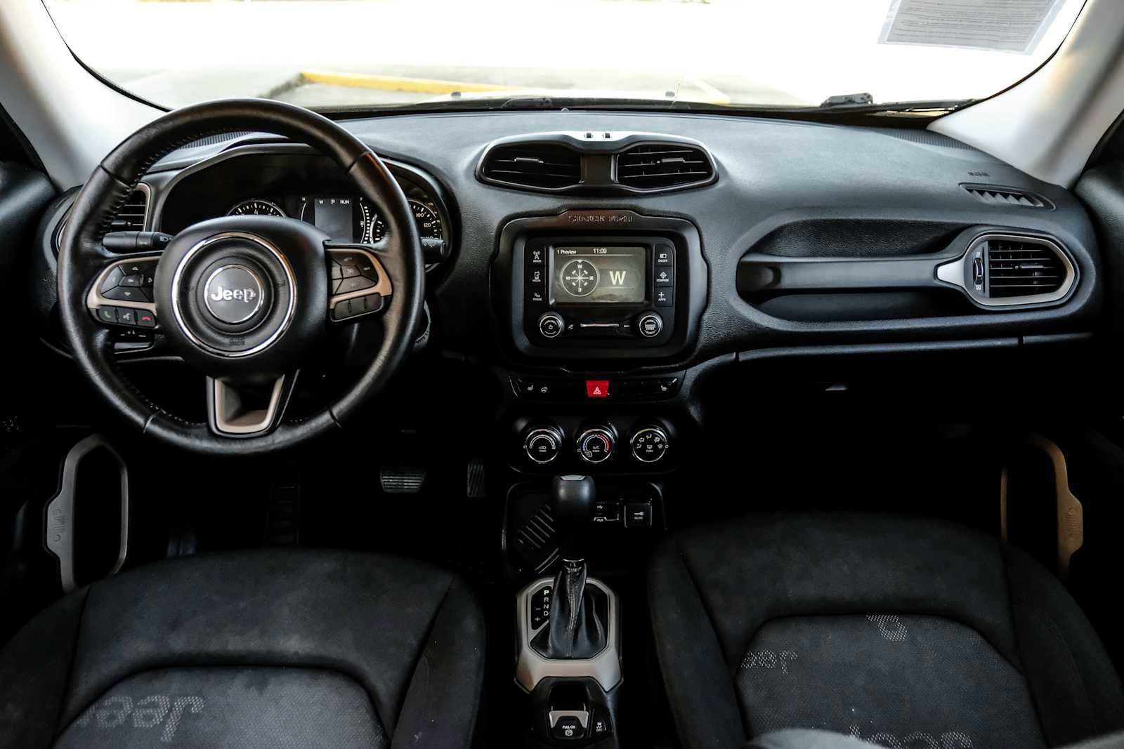 Used 2017 Jeep Renegade Latitude w/ Cold Weather Group image 12