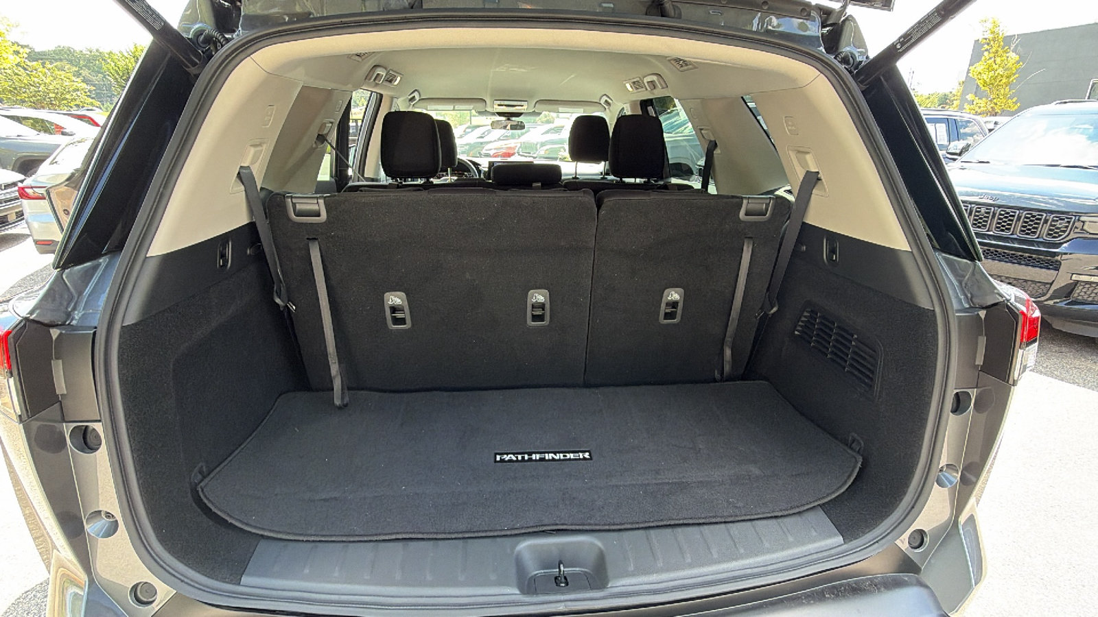 Used 2026 Nissan Pathfinder SV AWD/4WD image 13