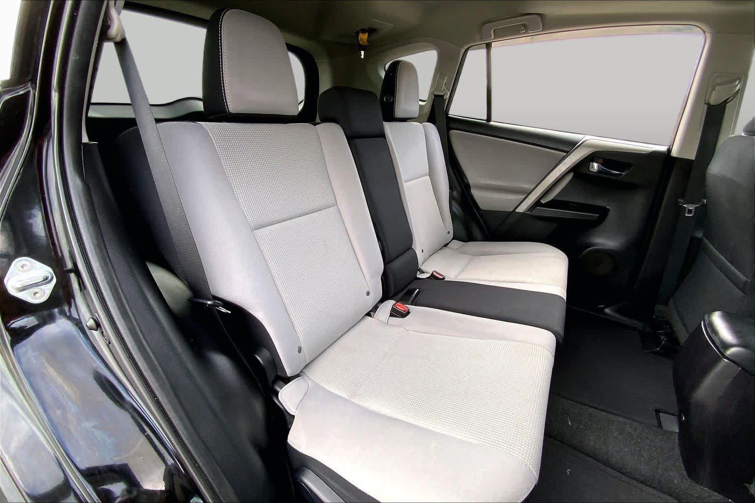 Used 2017 Toyota RAV4 XLE FWD image 19