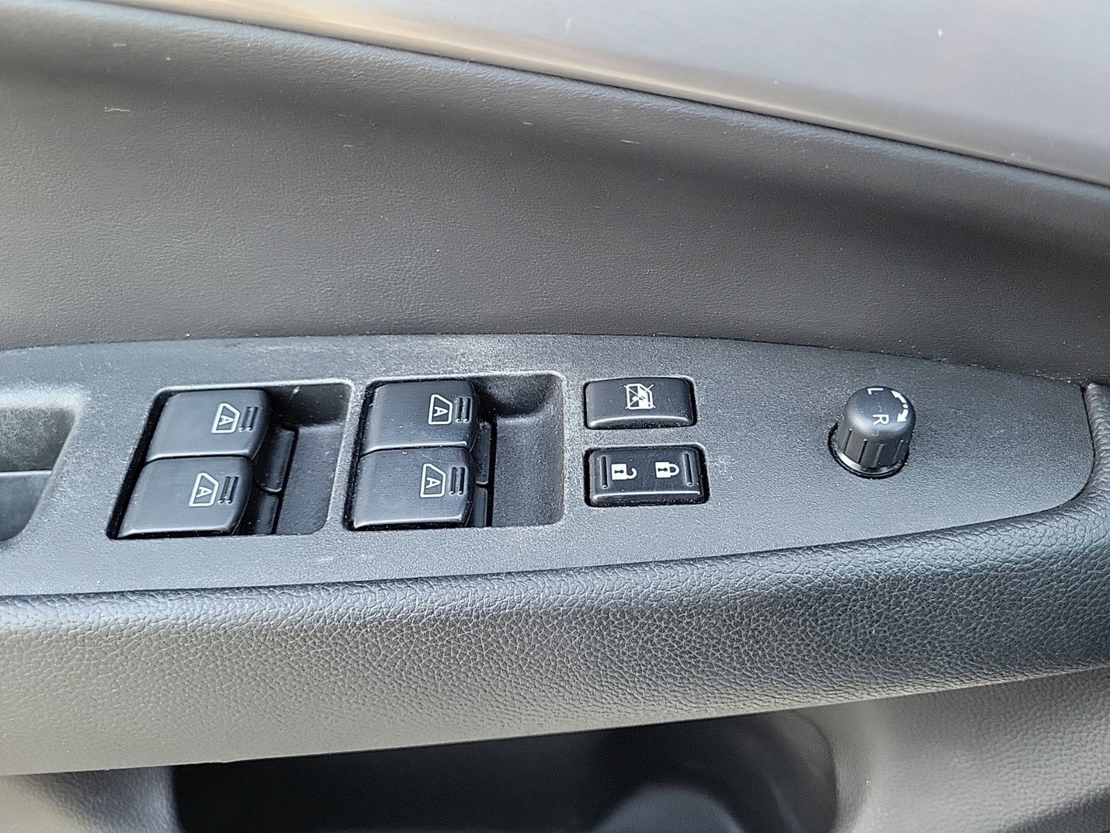 Used 2015 INFINITI Q40 w/ Moonroof Package image 34