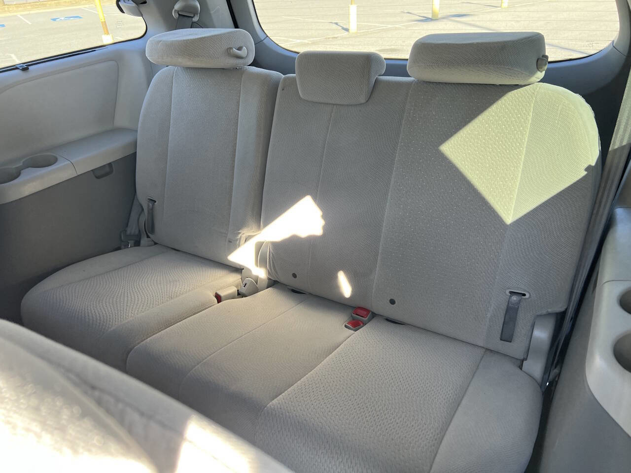 Used 2014 Toyota Sienna LE image 9