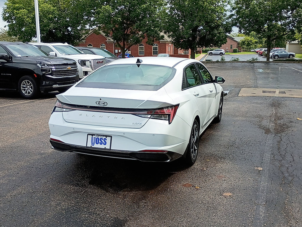 Used 2022 Hyundai Elantra Limited FWD image 3