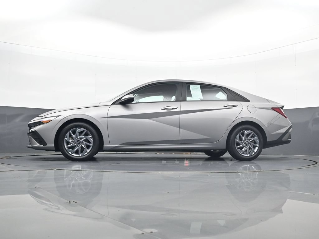 Certified 2024 Hyundai Elantra SEL FWD image 29