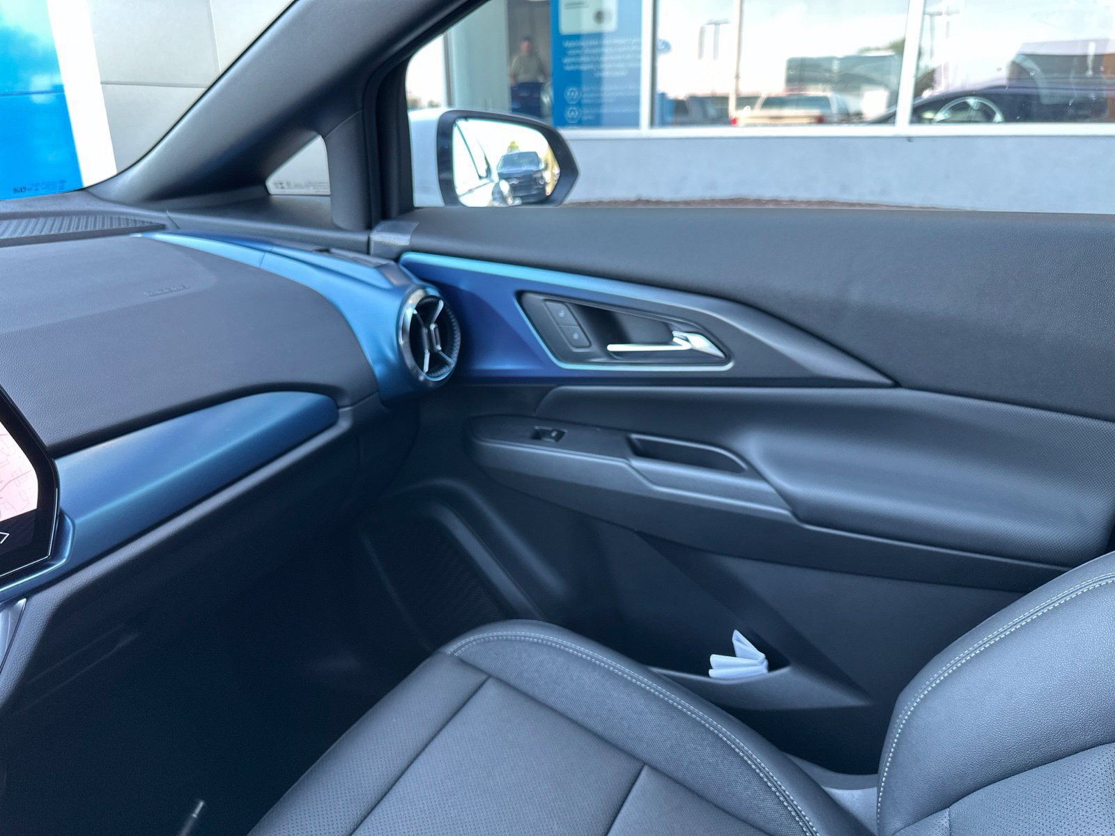 New 2026 Chevrolet Equinox EV LT FWD image 39