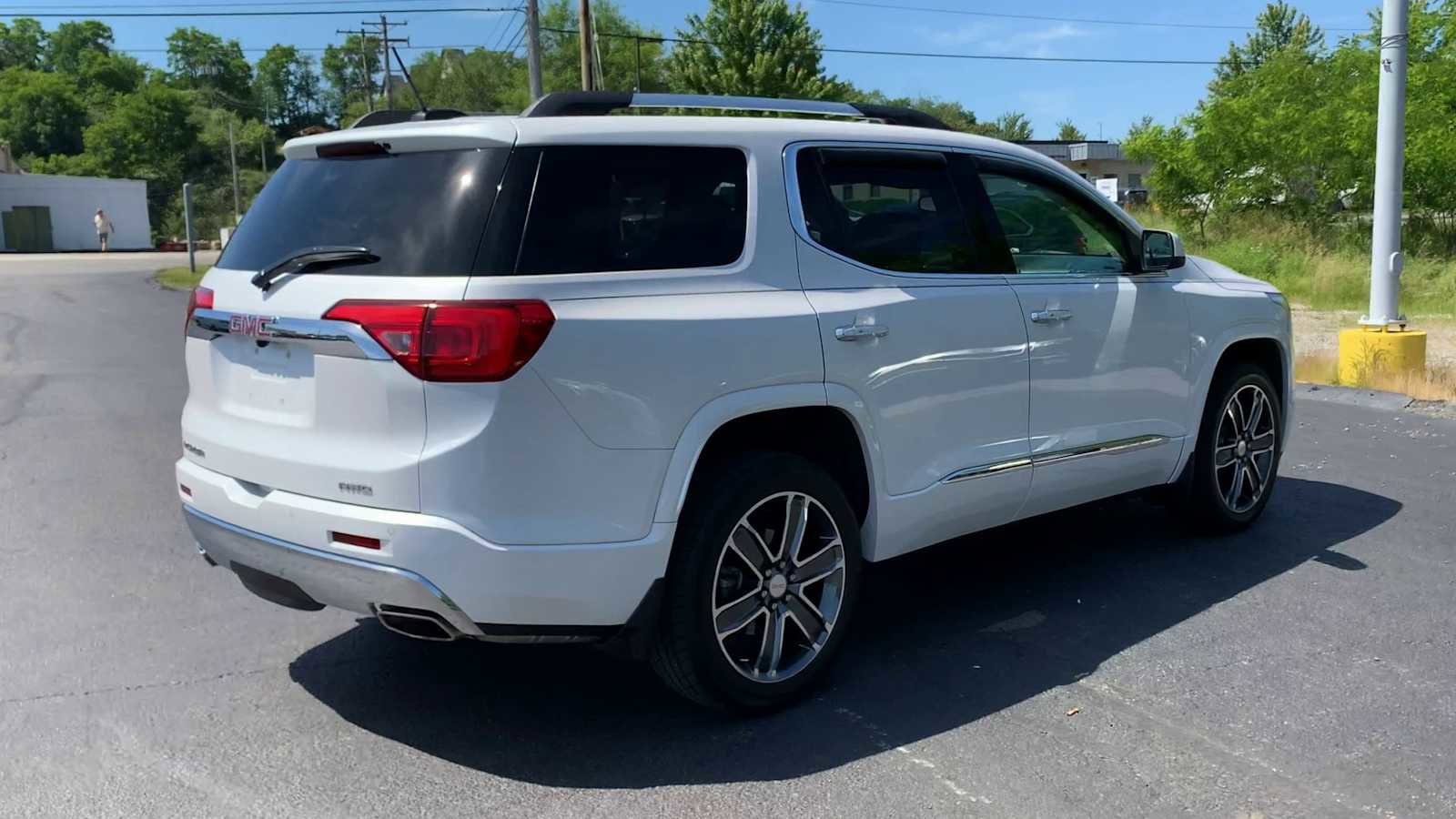 Used 2018 GMC Acadia Denali w/ Technology Package AWD/4WD image 8