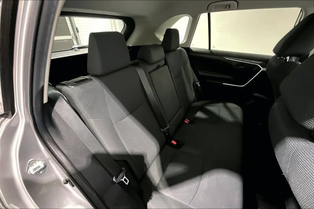 Used 2020 Toyota RAV4 LE AWD/4WD image 30