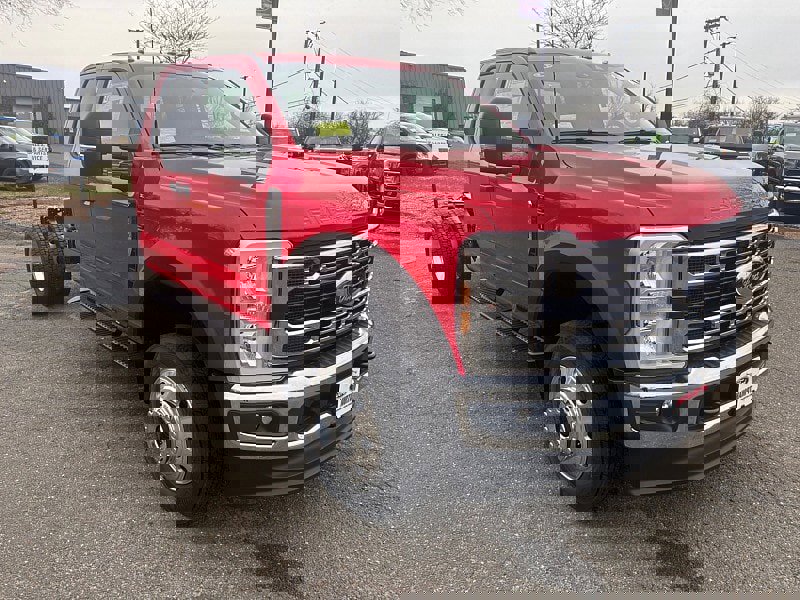 New 2025 Ford F550 4x4 SuperCab Super Duty w/ XLT Value Package image 3