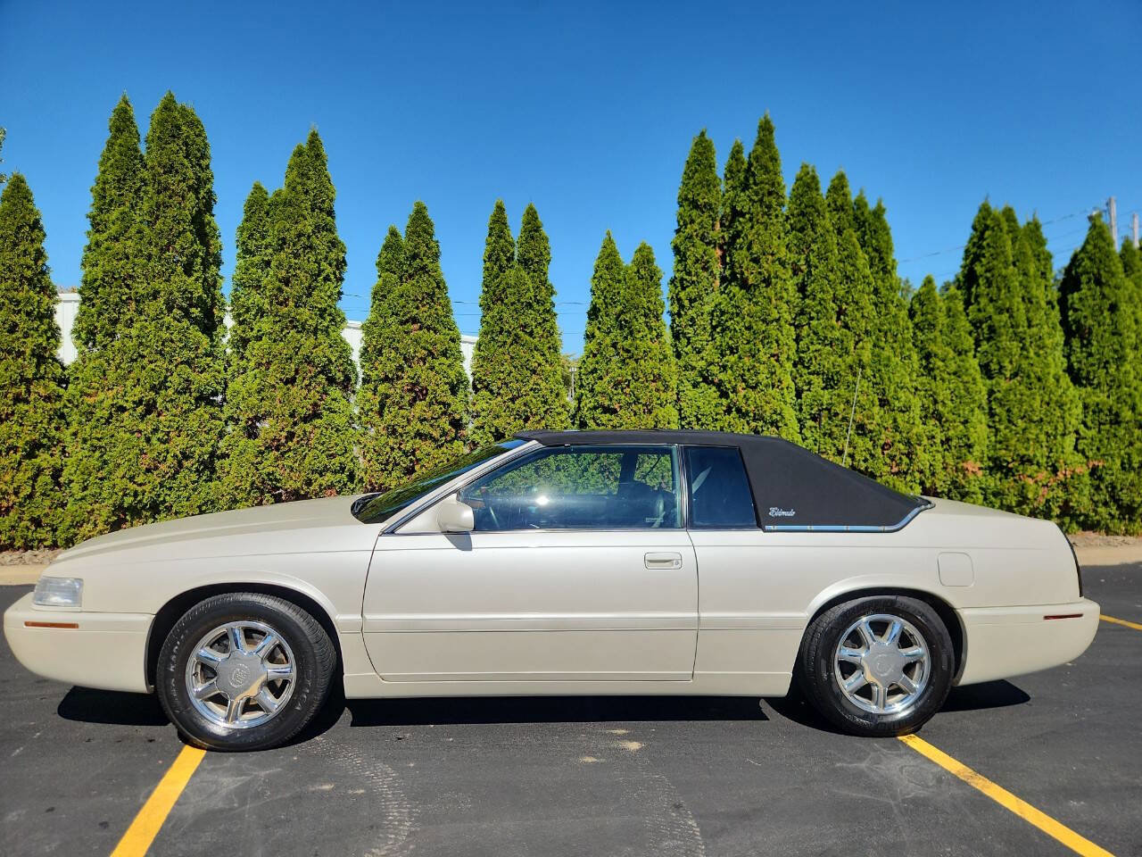 Used 2002 Cadillac Eldorado Touring w/ Preffered Equipment Group image 3