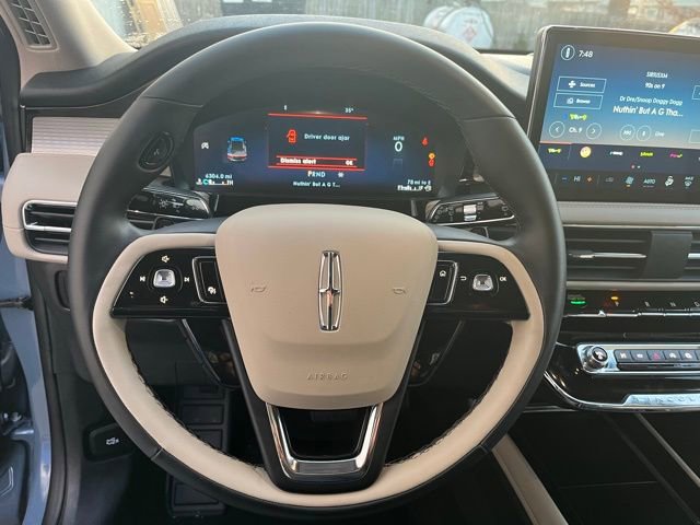 Used 2025 Lincoln Corsair Premiere image 20